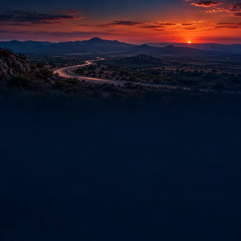 Rodovia no agreste de Pernambuco ao entardecer