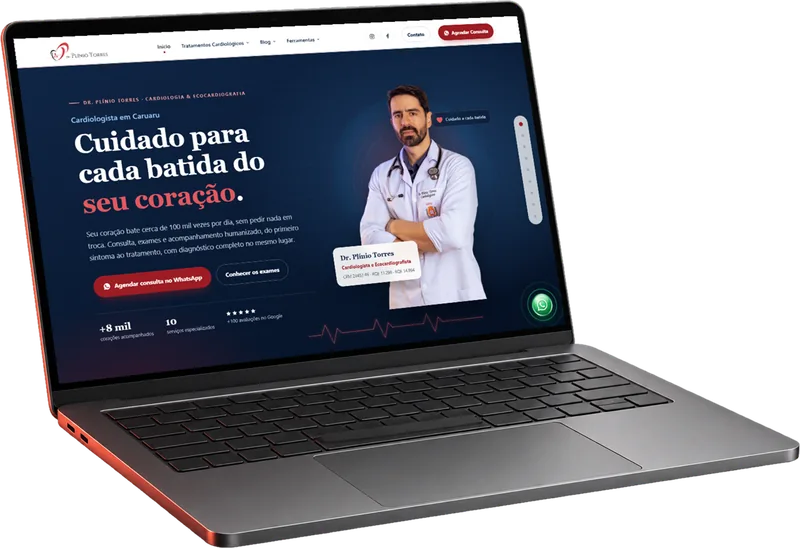 Notebook com o site do Dr. Plínio Torres, cardiologista em Caruaru