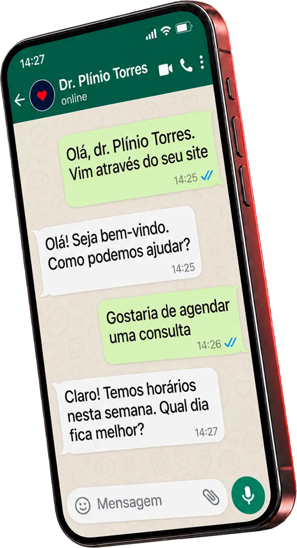 Celular com uma conversa no WhatsApp para agendar consulta com o Dr. Plínio Torres
